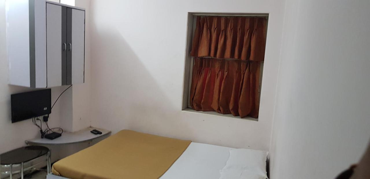 New Metro Guest House Mumbai Exterior photo